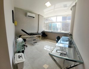 Sala B - Espaço Varappe Jardins. Indicada para profissionais da estética, massoterapeutas e acupunturistas.
